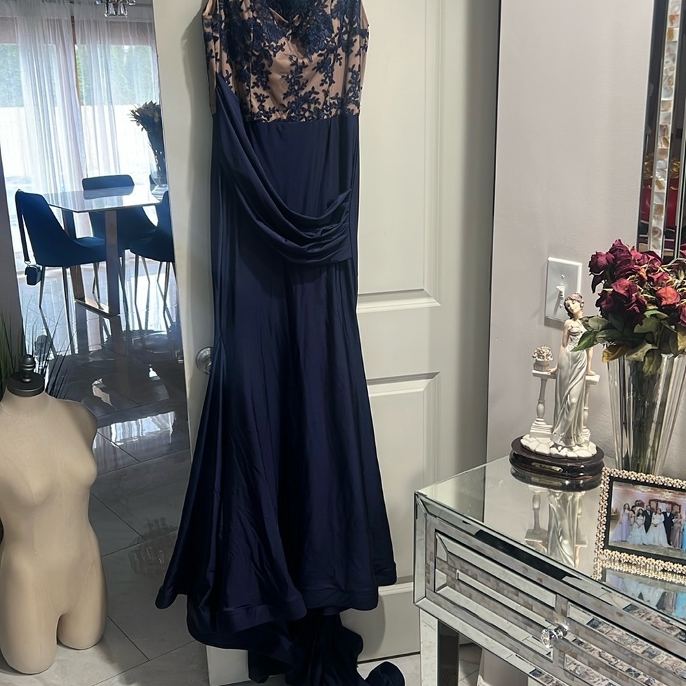 Elegant Navy Blue Evening Gown